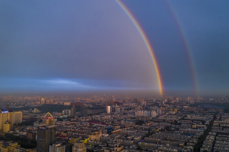 吉林長(zhǎng)春雨后出現(xiàn)雙彩虹奇景