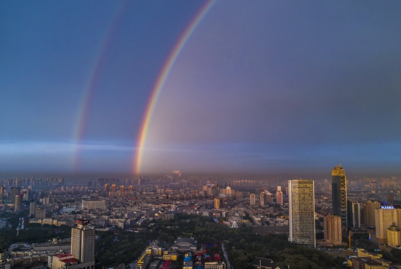 吉林長(zhǎng)春雨后出現(xiàn)雙彩虹奇景