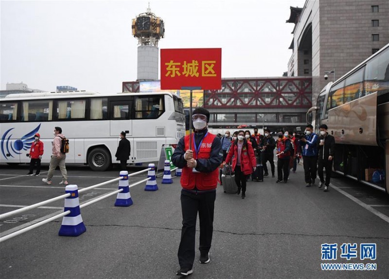 北京第一批滯留湖北人員800余人抵京 