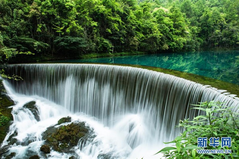 鏡頭帶你走進(jìn)貴州荔波小七孔 青山秀水春光美