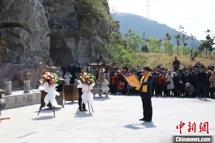 4月14日，在孟子故里山東鄒城，社會(huì)各界人士祭祀、紀(jì)念伏羲、女媧。 陳靜攝